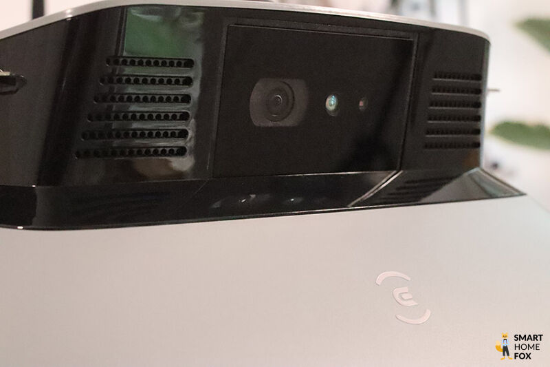 Der ToF-Sensor in der Frontkamera des ECOVACS Goat G1-800 wird im Test gezeigt.